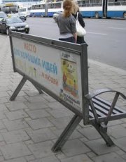 В Казани хотят размещать рекламу на скамейках и урнах