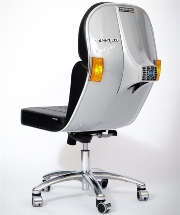 Офисные стулья обрели черты скутеров Vespa
