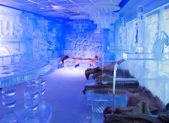 В нью-йоркском баре – мебель изо льда
