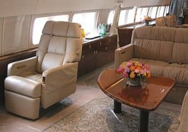 В самолёте Януковича – мебель с позолотой