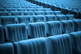Саратовский кинотеатр собирает деньги на новые кресла