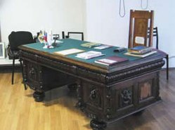 В Тюмени находится канцелярский стол Николая II