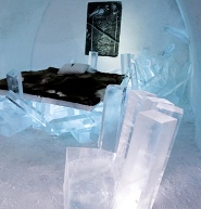 Мебель изо льда – на петербургском фестивале