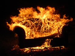 В Якутске сгорел мебельный цех