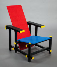 На аукционе продали стул из конструктора «Лего»