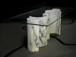 Мебель из мрамора показывают в Милане