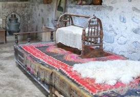 Старинную грузинскую мебель продемонстрировали в Сочи