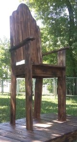 В Липецке появился гигантский стул