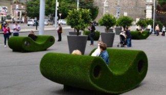 Женевские скамейки изготавливают садовники
