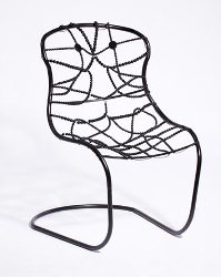 Chair Woman: стул из ожерелья