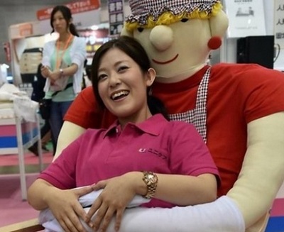 Японцы создали мебель для 'обнимашек'