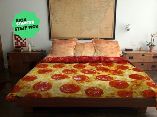 Энтузиасты собирают деньги на кровать-«пиццу»