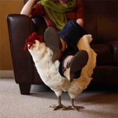 Курица – скамеечка для ног