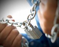 В Аргентине заключённых приковывали к кроватям