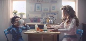 В новом рекламном ролике IKEA «ожили» куклы