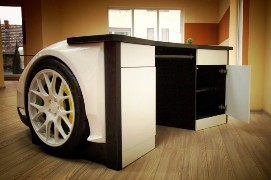 Стол в виде суперкара Lamborghini