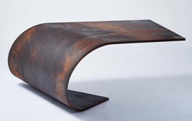 Стол Poised Table: эффектная незавершённость